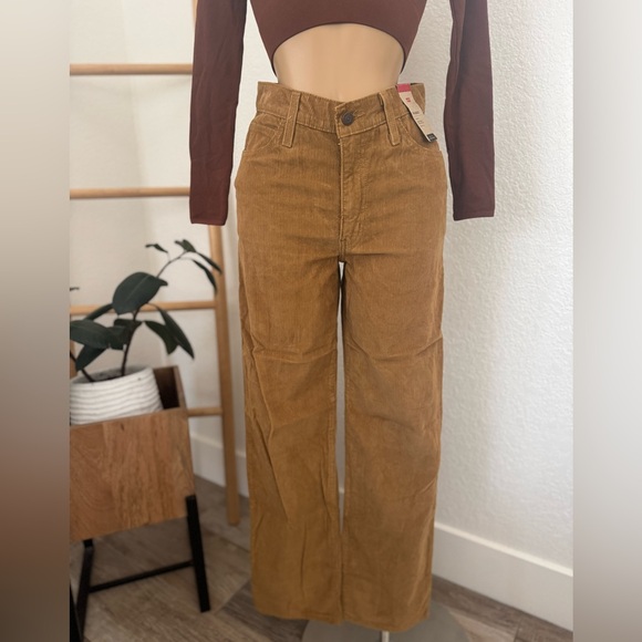 NWT Levi's Women's Ribcage Straight Leg Corduroy Jeans - Picture 9 of 10